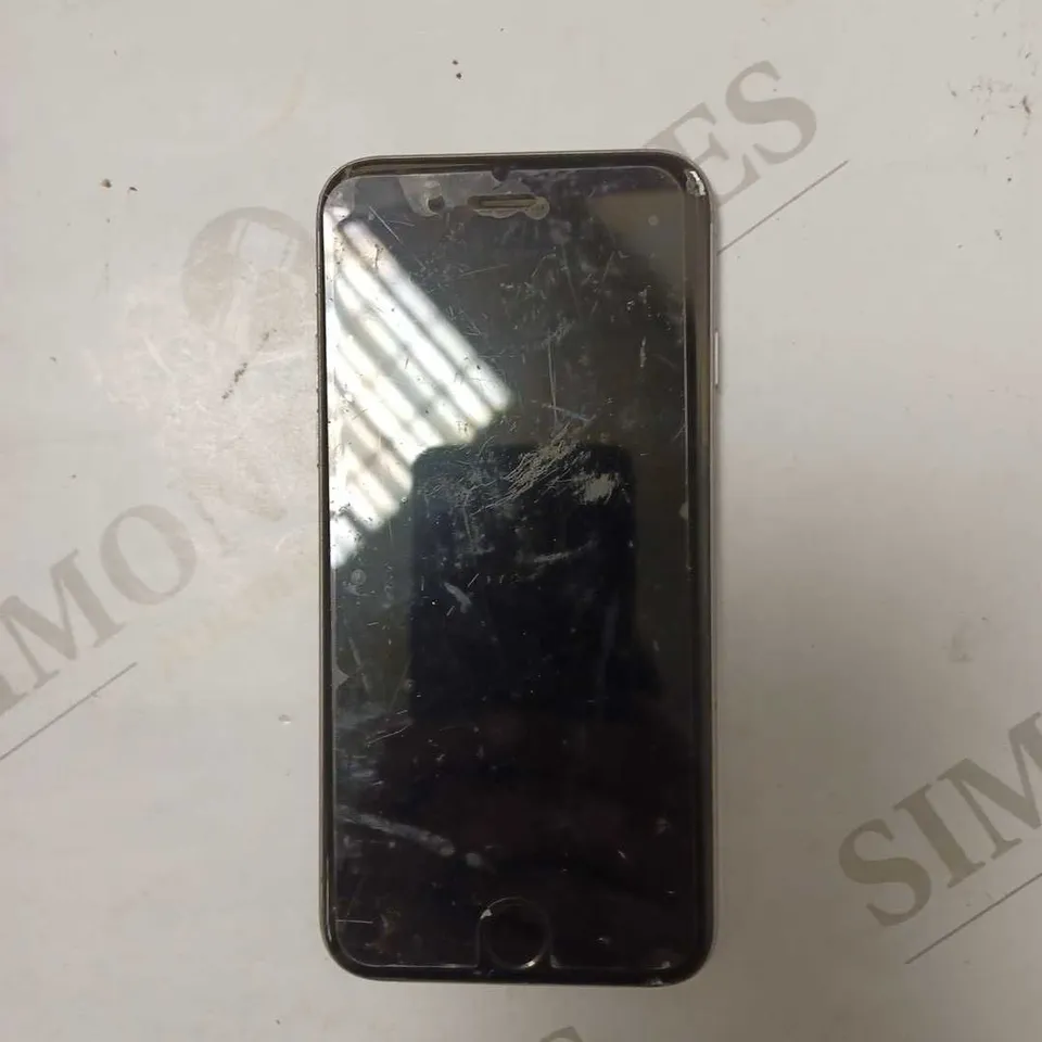 APPLE IPHONE 6 (A1586)