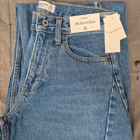 ABERCROMBIE & FITCH MID-RISE THE BARREL JEANS IN BLUE SIZE 25R