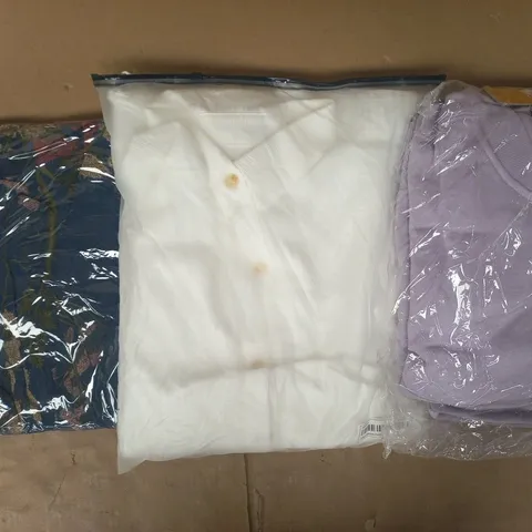 APPROXIMATELY 20 ASSORTED CLOTHING AND FASHION PRODUCTS IN VARIOUS STYLES AND SIZES - COLLECTION ONLY