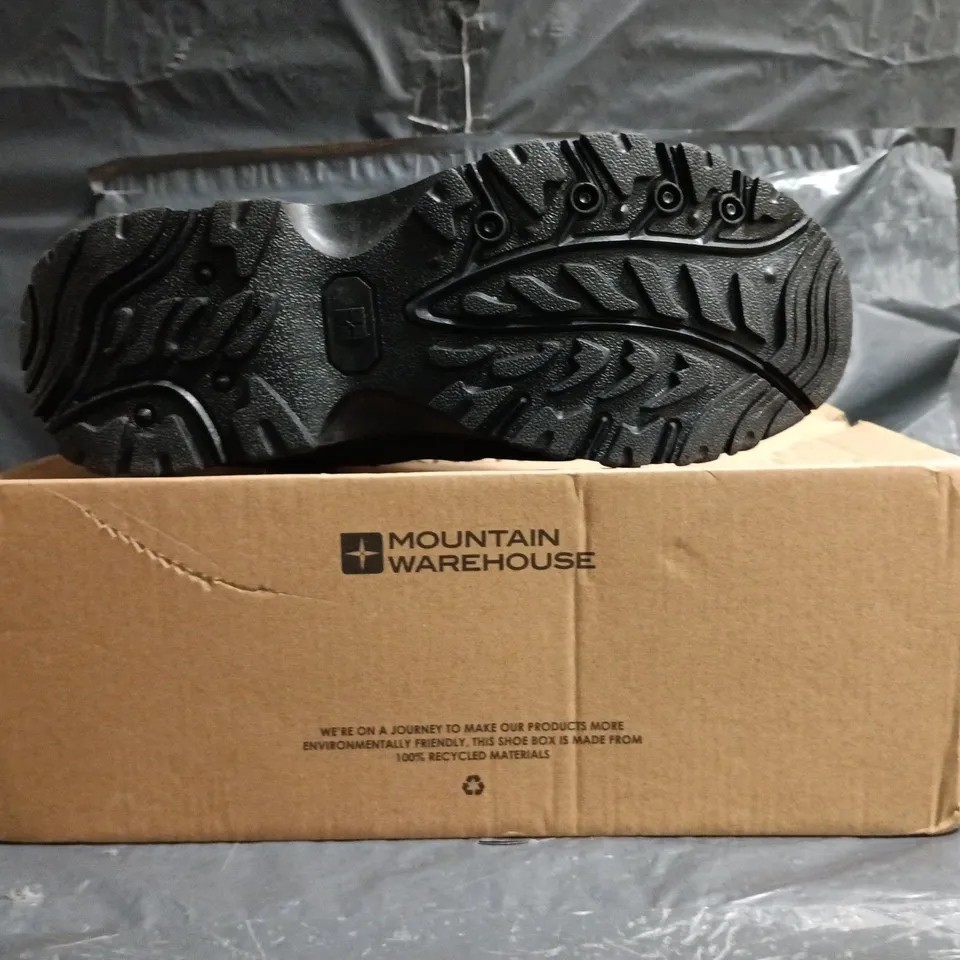 BOXED PAIR OF MOUNTAIN WAREHOUSE ADVENTURER WATERPROOF HIKING BOOTS IN GREY SIZE UK 9.5