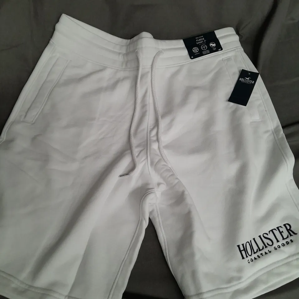 HOLLISTER FLEECE SHORTS IN WHITE - MEDIUM