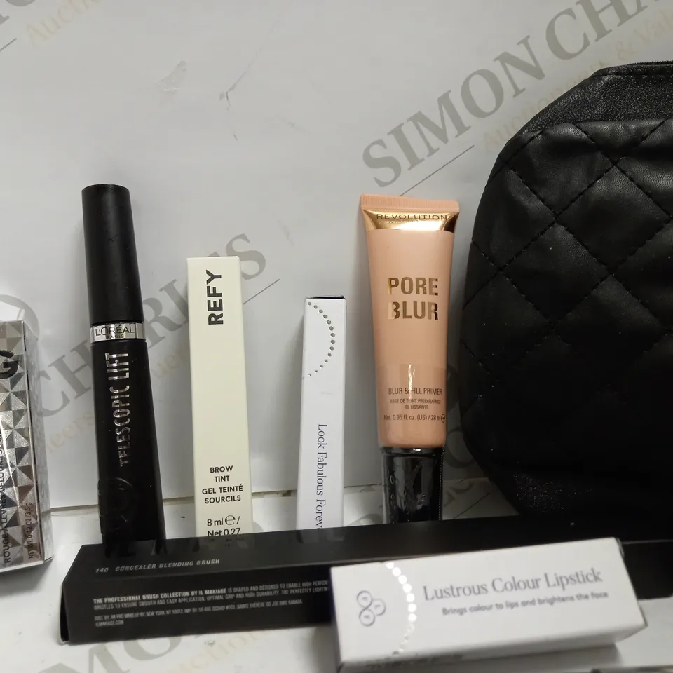 LOT OF APPROX 10 TO INCLUDE , BAG , MAKE-UP BRUSHES . HAND MIRROR , ETC
