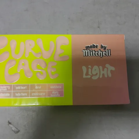 MADE BY MITCHELL CURVE CASE CREAM BLUSHER/BRONZER PALETTE LIGHT