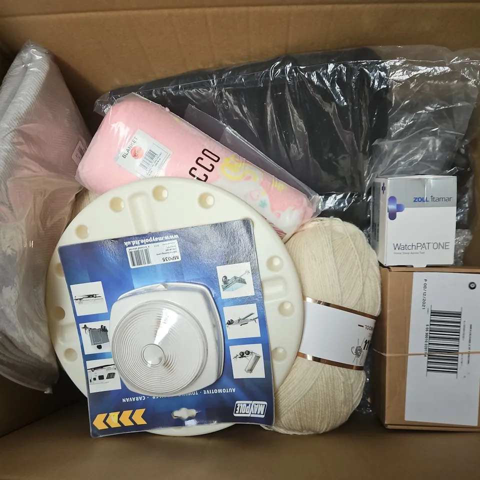 BOX OF APPROXIMATELY 12 ASSORTED HOUSEHOLD ITEMS TO INCLUDE - HOTEL PILLOW, SOFA COVERS, AND PUKA PADS ETC. 