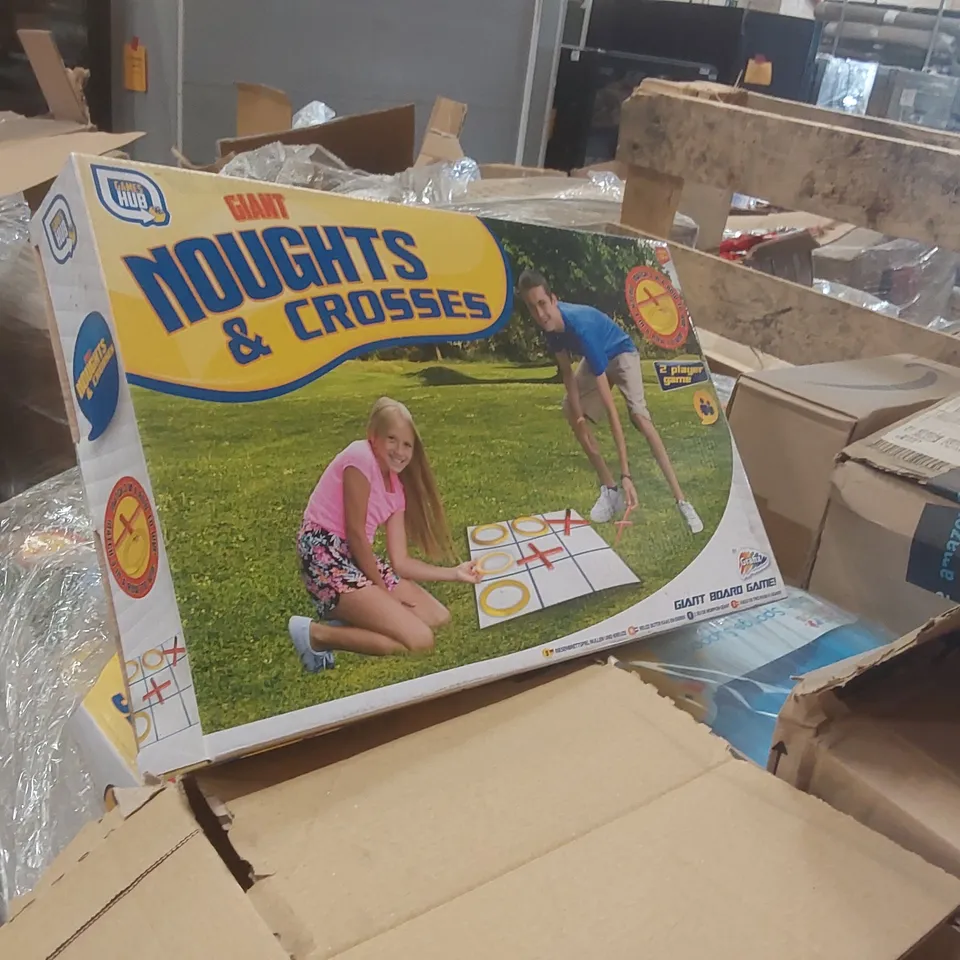 PALLET TO CONTAINING A VERY LARGE QUANTITY OF ASSORTED ITEMS INCLUDING: SHED/FENCE BRUSHES, PASTA STORAGE JARS, ULTIMATE MAGIC SETS, GIANT NOUGHTS & CROSSES GAMES ECT
