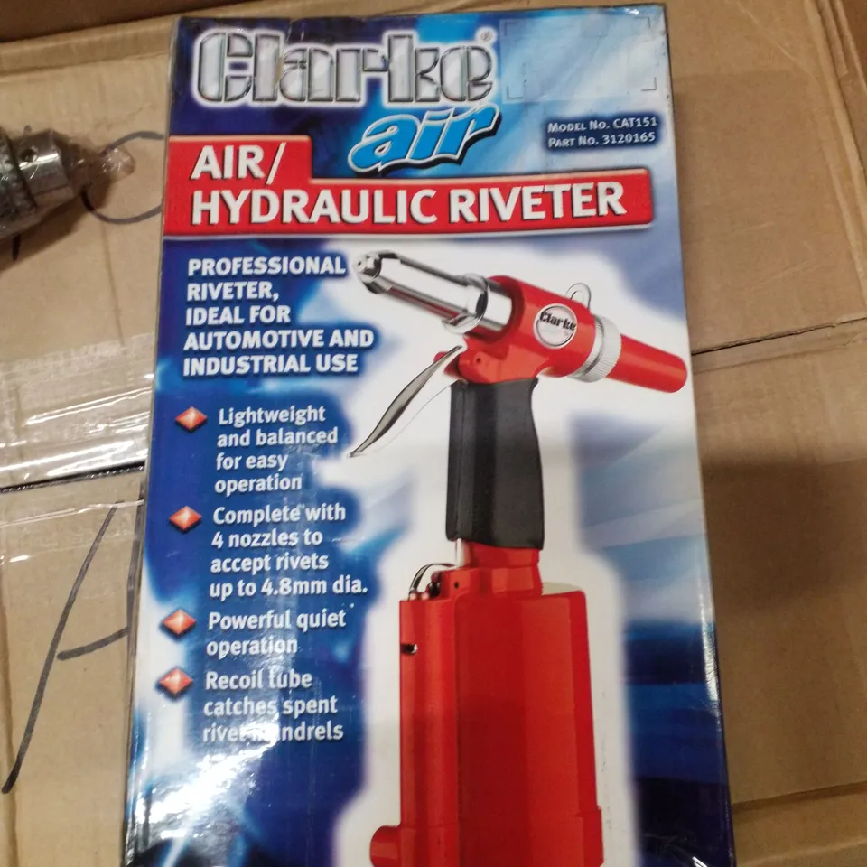 BOXED CLARKE CAT151 AIR HYDRAULIC RIVETER