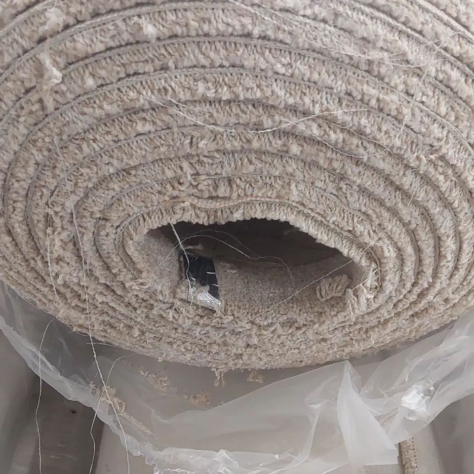 ROLL OF QUALITY HERITAGE EXQUISITE CARPET - APPROXIMATELY 8.7 x 4m