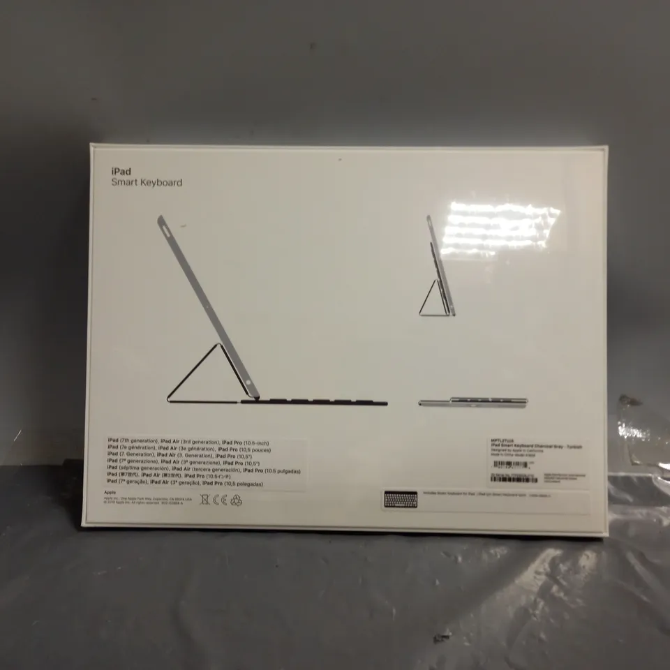 SEALED IPAD SMART KEYBOARD