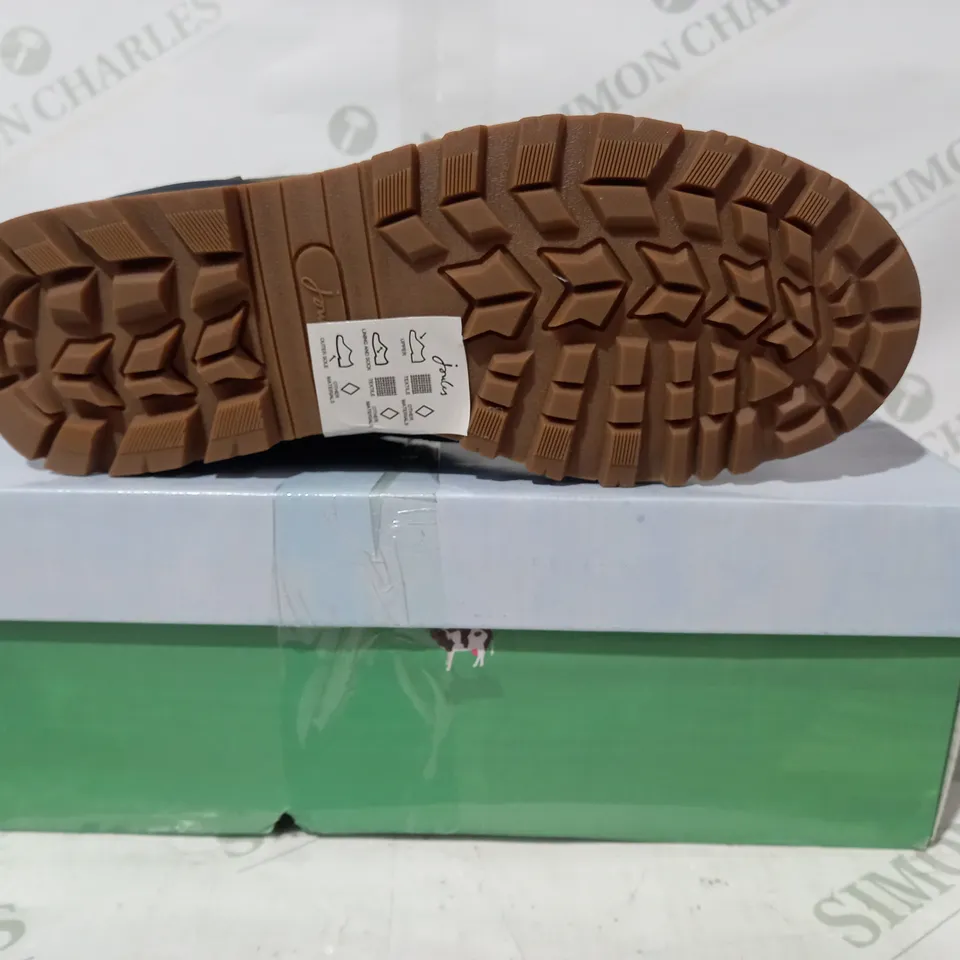BOXED PAIR OF JOULES RAMBLE WATERPROOF SHOES IN GREEN/NAVY UK SIZE 3