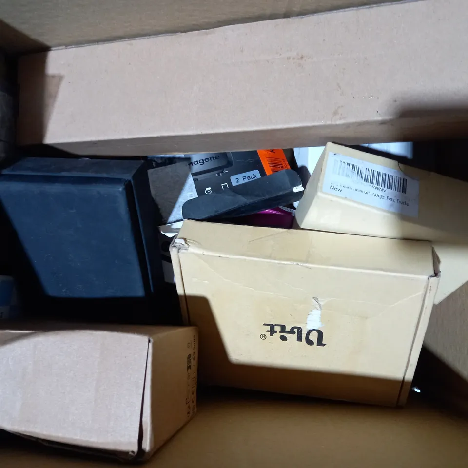 BOX OF APPROXIMATELY 10 ASSORTED HOUSEHOLD ITEMS TO INCLUDE INSERTED SPEAKERS, ONVIS SMS1, ELECTRIC ANTI-SNORER, ETC