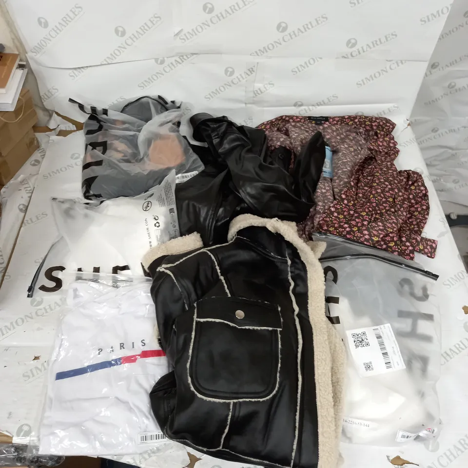 BOX OF APPROXIMATELY 18 ASSORTED ITEMS TO INCLUDE - DRESSES , JUMPERS , AND  T-SHIRTS ETC