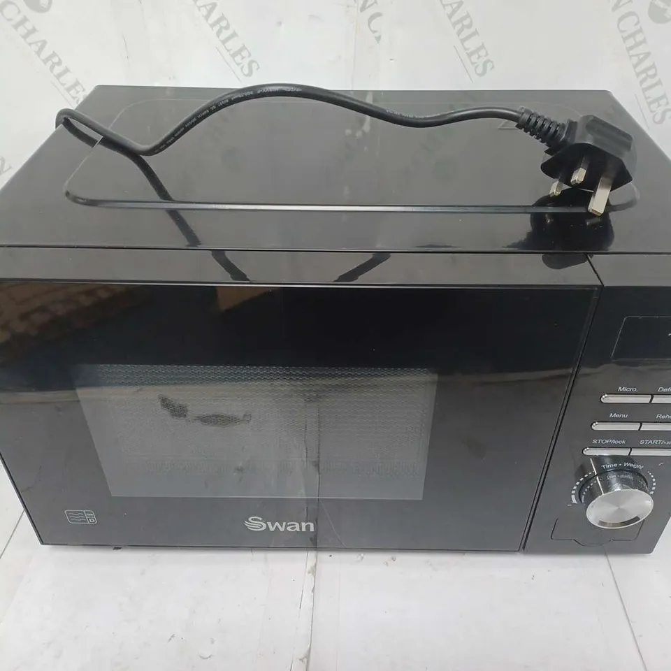 SWAN 20L 700W DIGITAL MICROWAVE IN BLACK RRP £64