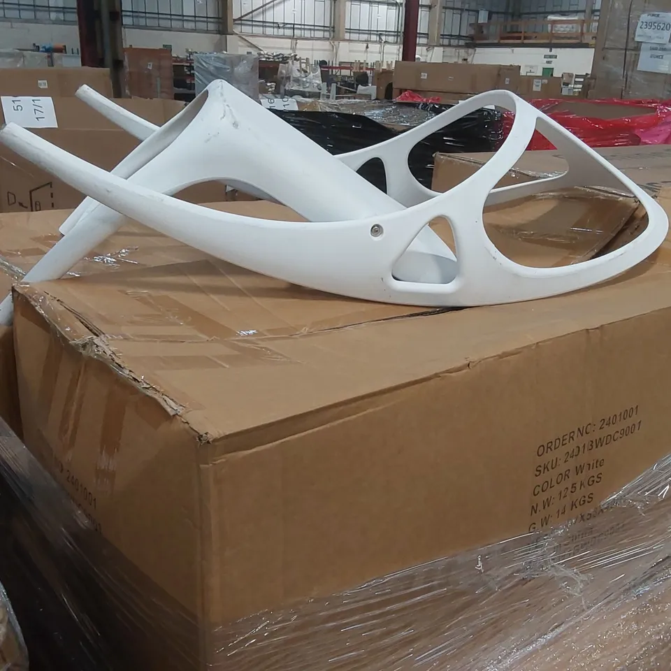 PALLET CONTAINING A LARGE QUANTITY OF STYLISH PLASTIC FOLDING CHAIRS - COLOURS VARY