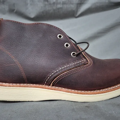 BOXED PAIR OF RED WING SHOES MEN'S CHUKKA BOOTS IN DARK BROWN EU SIZE 43