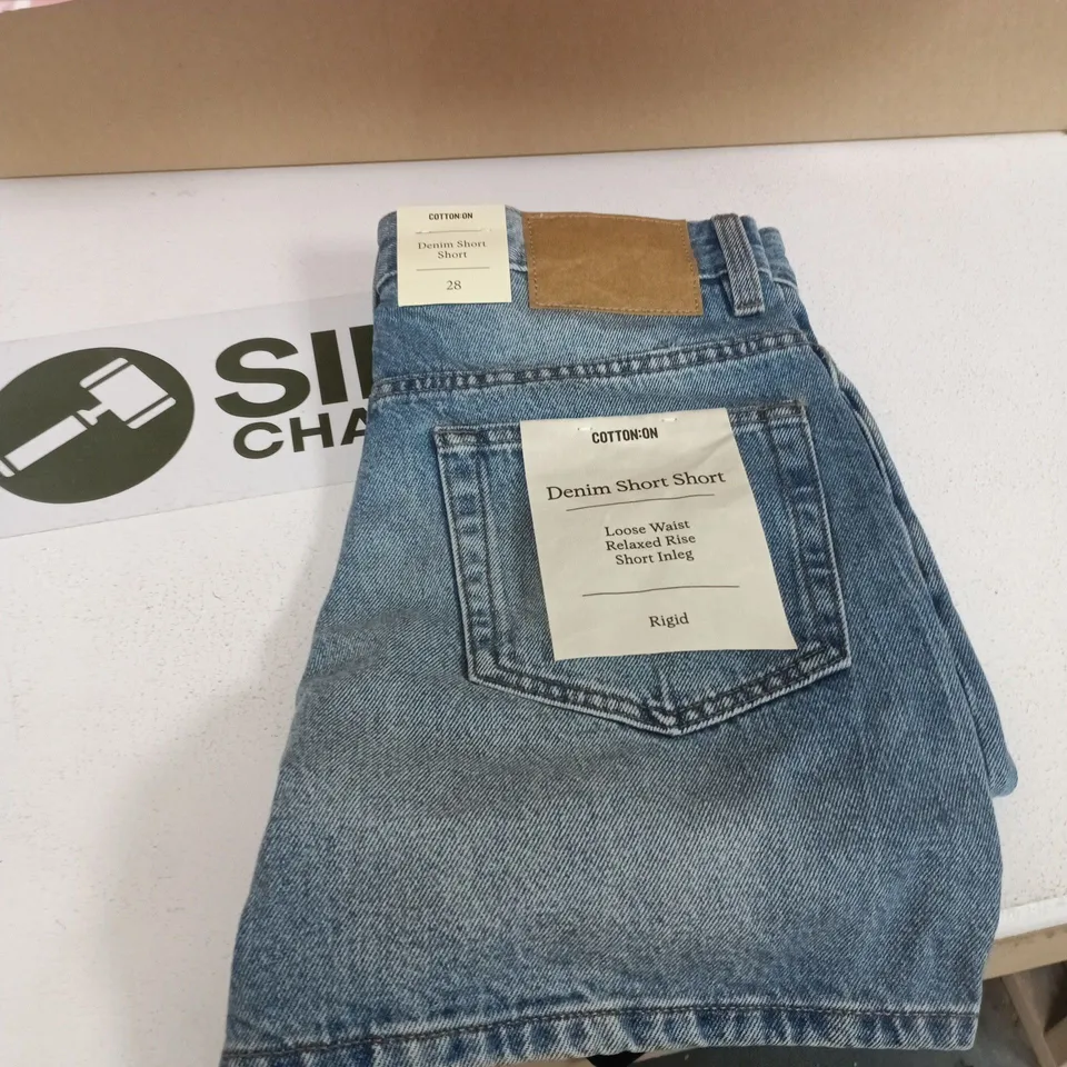 BOX OF APPROXIMATELY 20 ASSORTED CLOTHING ITEMS TO INCLUDE: JEAN SHORT SHORTS