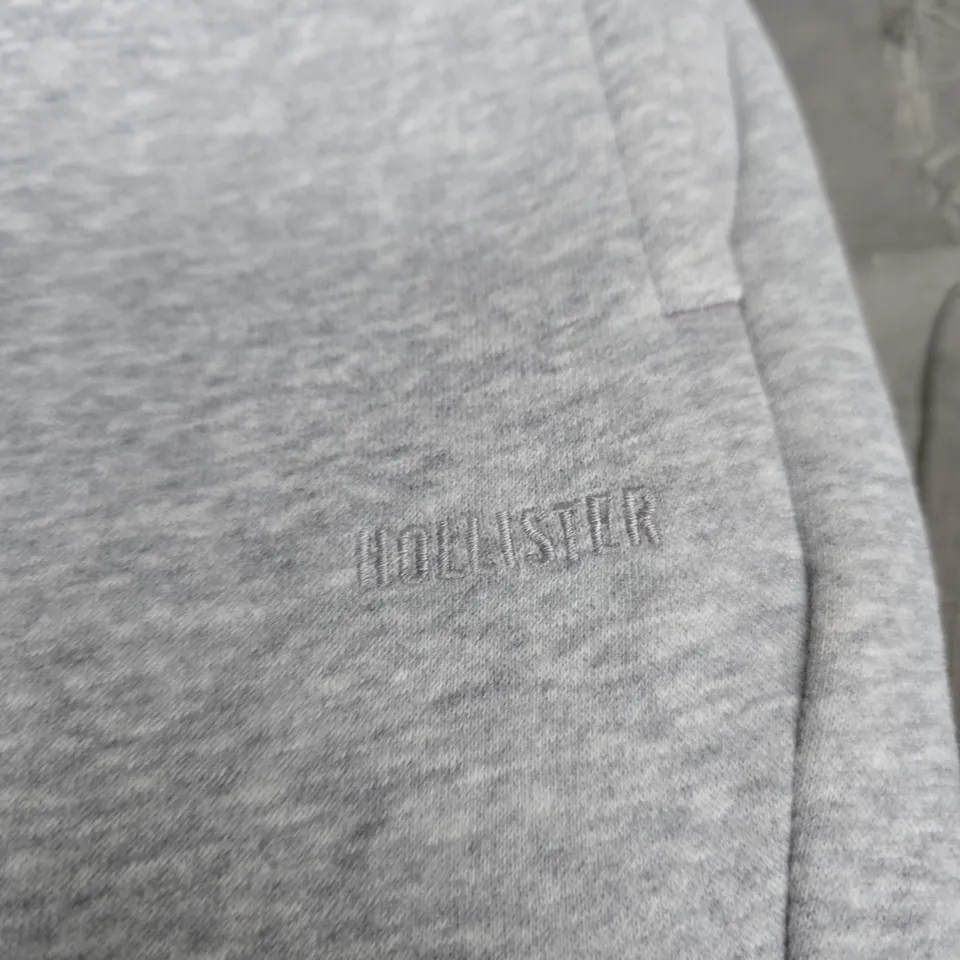 HOLLISTER CUFFED JOGGERS IN GREY - SIZE M