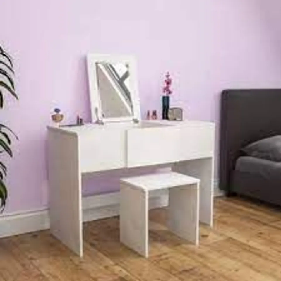 BOXED ADKINS DRESSING TABLE SET WITH MIRROR (1 BOX) RRP £71.99