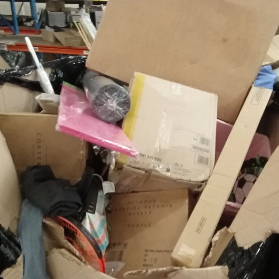 PALLET OF ASSORTED PRODUCTS AND ITEMS TO INCLUDE;TENNIS RACKET, UMBRELLA, STORAGE,LED LIGHT,HANGING PETUNIA,SHELF
