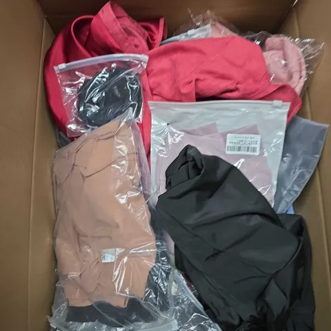 APPROXIMATELY 30 ASSORTED CLOTHING ITEMS IN VARIOUS SIZES, STYLES & COLOURS - COLLECTION ONLY 