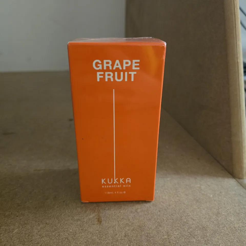 BOX OF APPROXIMATELY 10 ASSORTED BEAUTY PRODUCTS