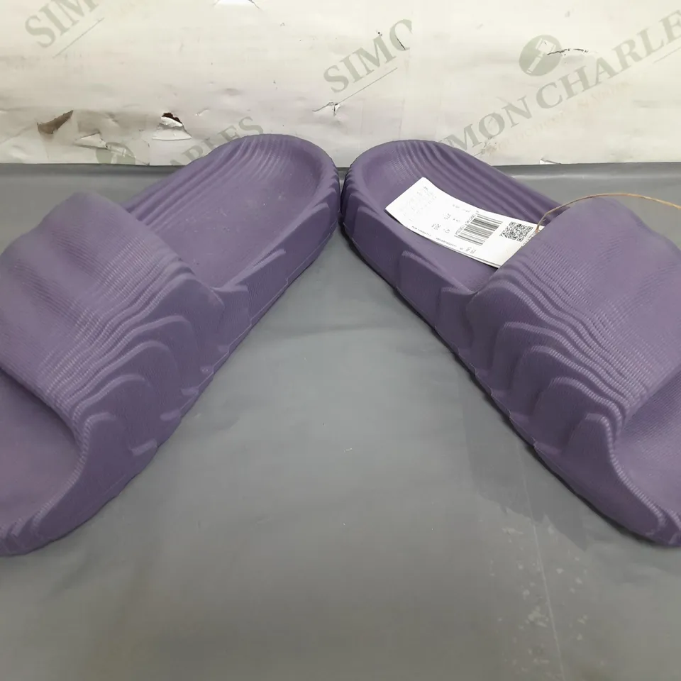 PAIR OF ADIDAS ADILETTE 22 SLIDERS IN PURPLE UK SIZE 9