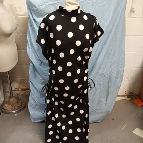 THE VERY COLLECTION WOMEN'S POLKA DOT MAXI DRESS – BLACK WITH WHITE DOTS, UK 16