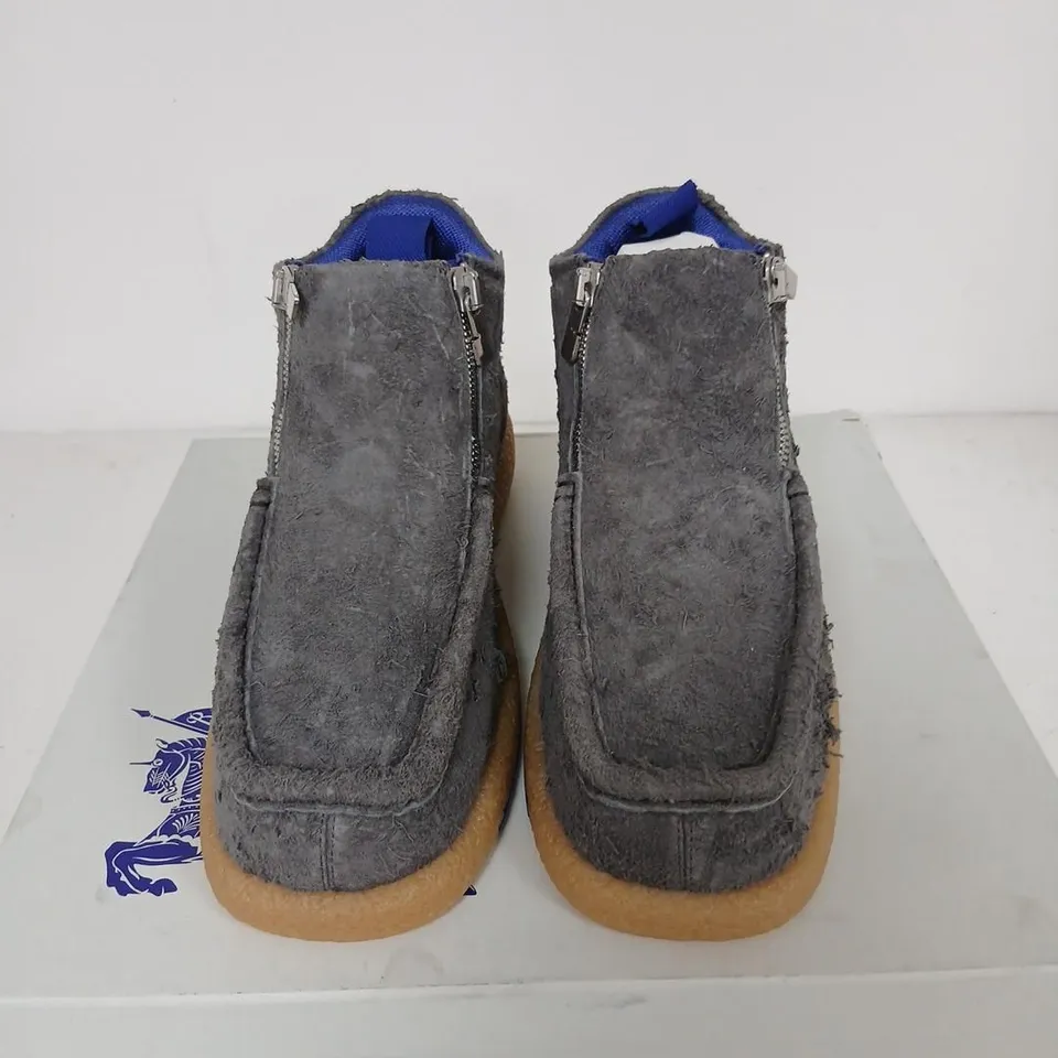 BURBERRY LEATHER SHOES ON RUBBER SOLE – ASH, UK 7.5 (EUR 41.5)
