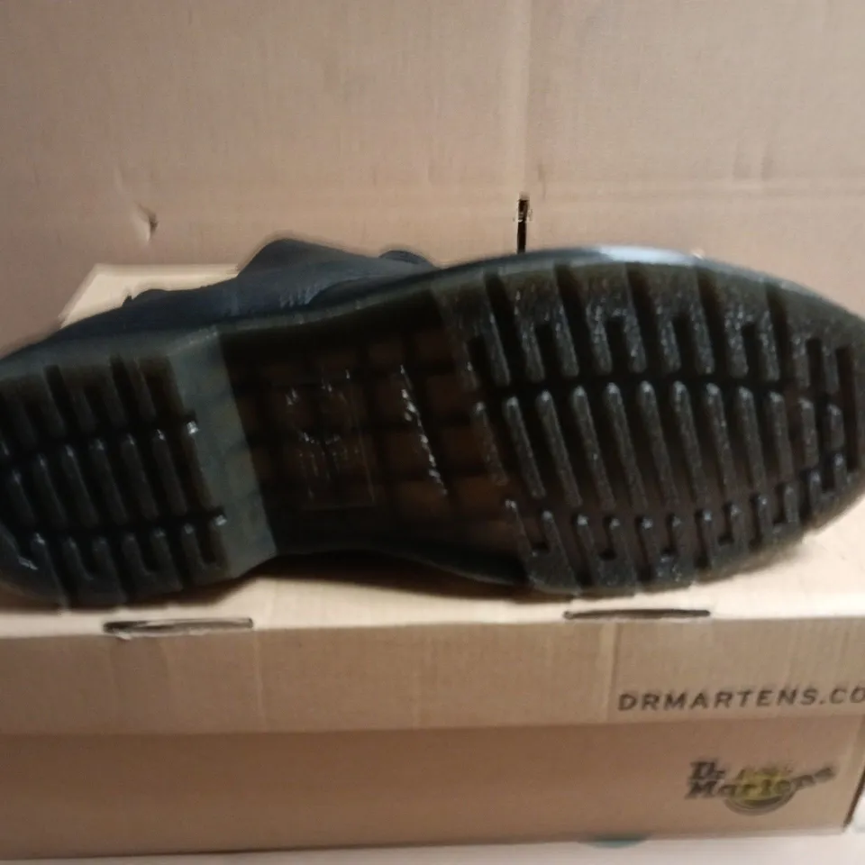  DR. MARTENS AMBASSADOR 101 UB BLACK LEATHER BOOTS - UK SIZE 9.5