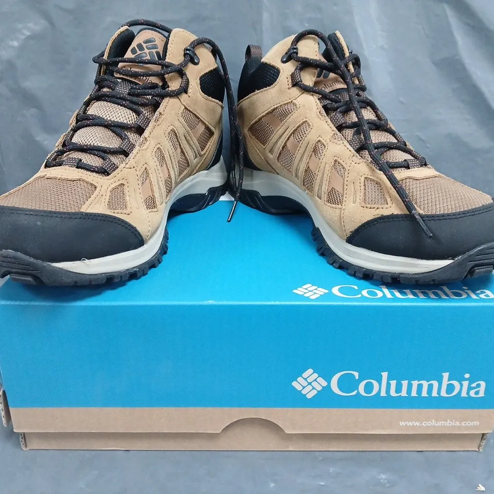 BOXED PAIR OF COLUMBIA REDMOND III MID WATERPROOF SHOES IN TAN SIZE UK 11