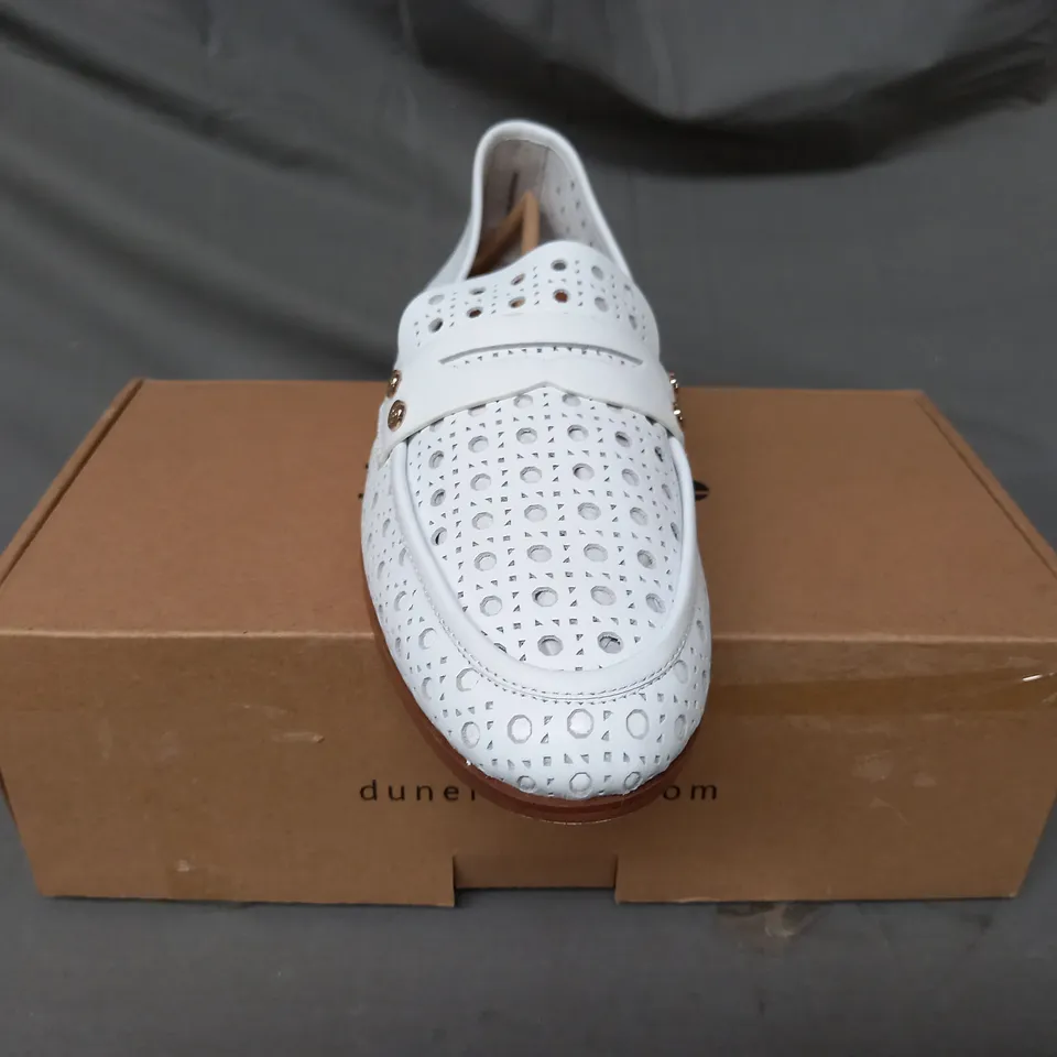 BOXED PAIR OF DUNE LONDON GLIMMERED LOAFERS IN WHITE SIZE 8