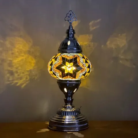 BOXED KEARNS METAL LAMP