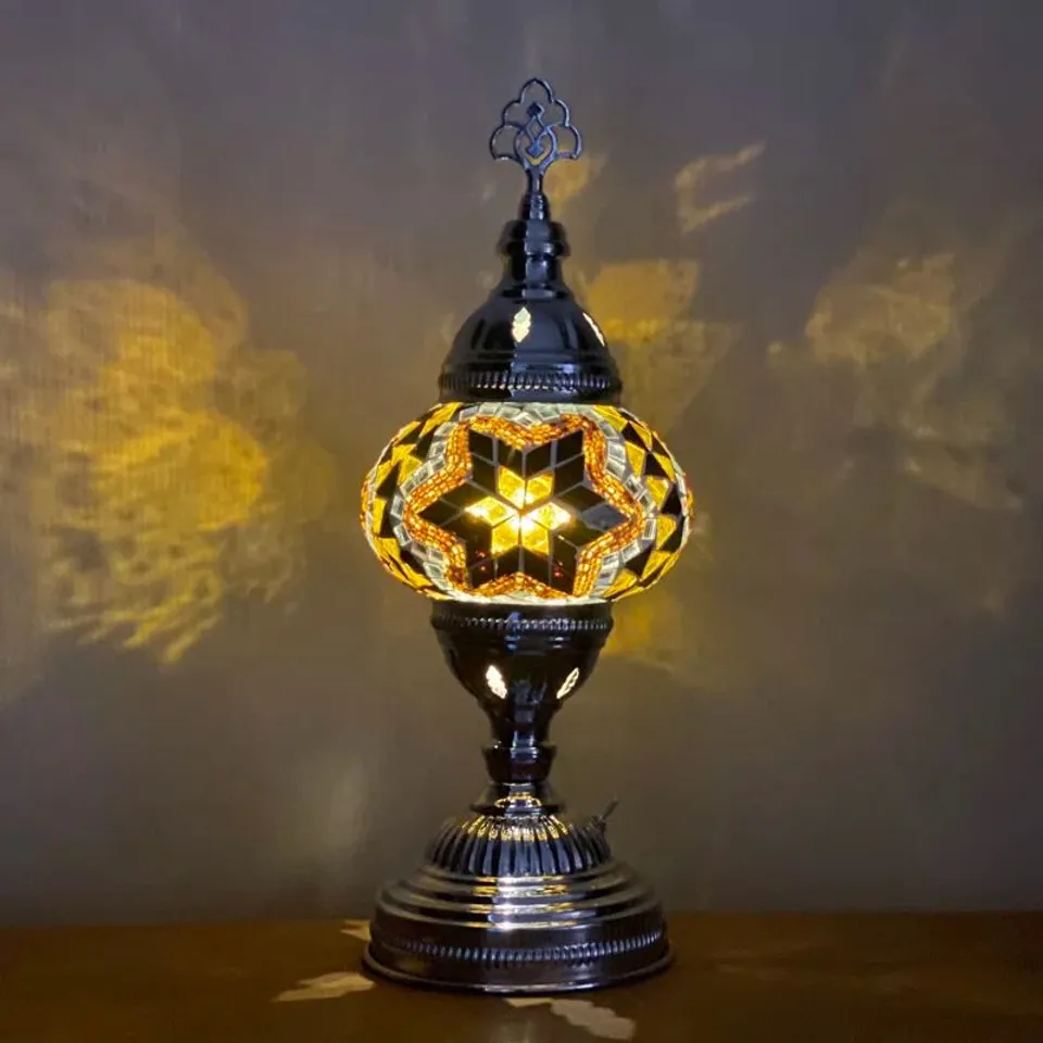 BOXED KEARNS METAL LAMP