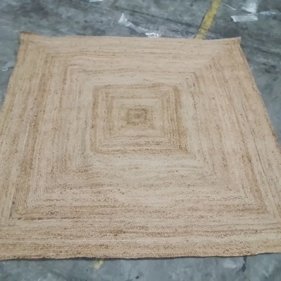 QUALITY DESIGNER AREA RUG - APPROXIMATELY 200X200