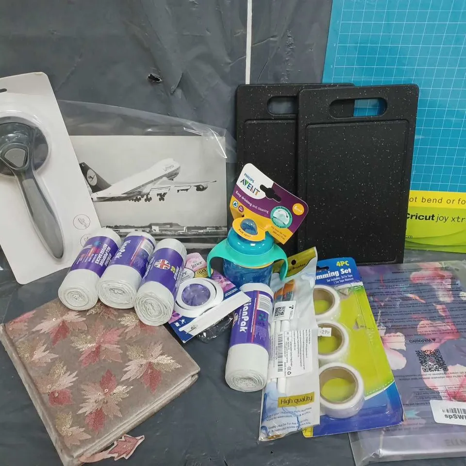 APPROXIMATELY 20 ASSORTED HOUSEHOLD ITEMS TO INCLUDE DIARY, CUTTING MAT, PET NEEDLE COMB, BIN LINERS 