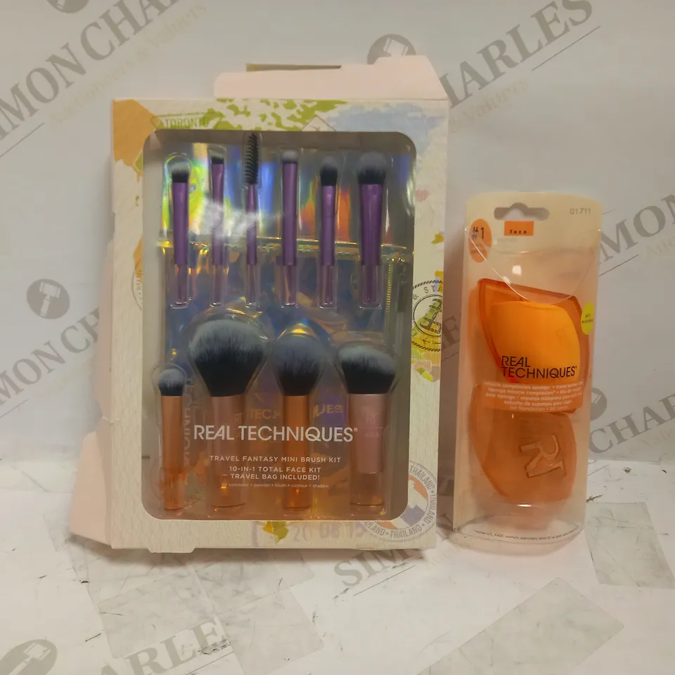 REAL TECHNIQUES TRAVEL FANTASY MINI BRUSH KIT + MIRACLE COMPLEXION SPONGE