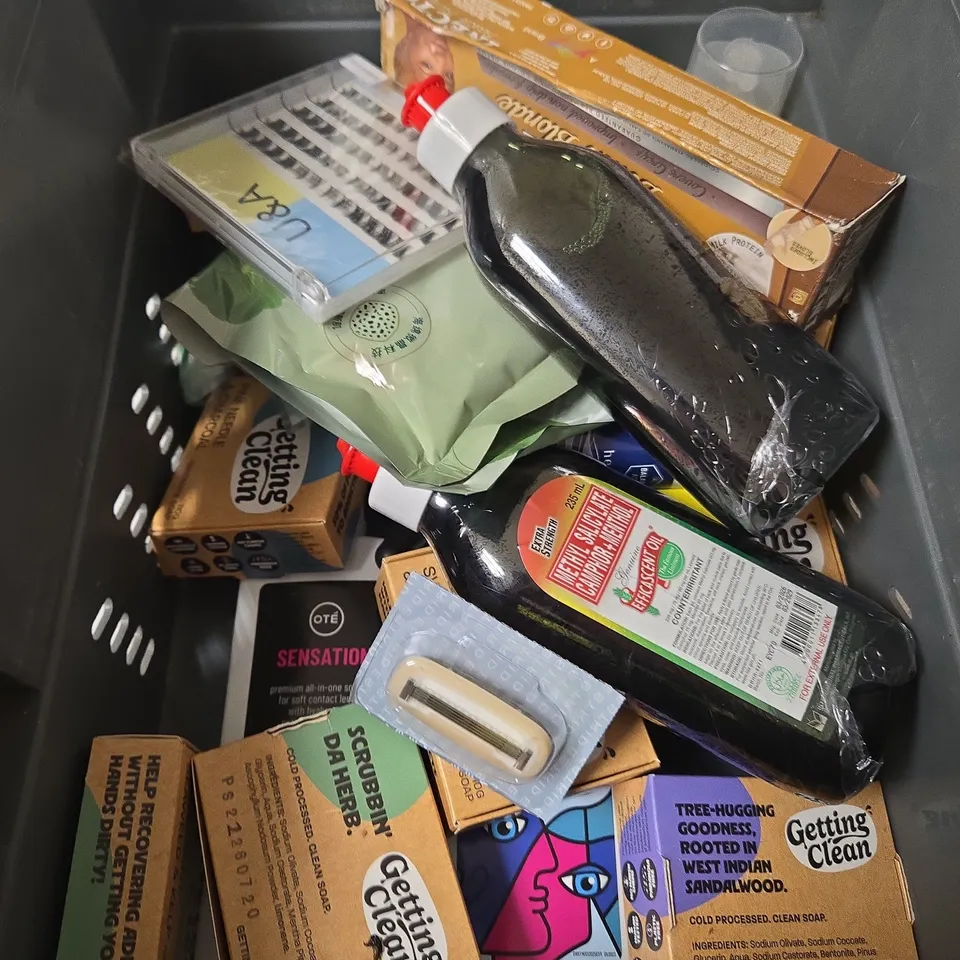 APPROXIMATELY 20 ASSORTED HEALTH & BEAUTY PRODUCTS TO INCLUDE HANDMADE SOAP, DENTAL FLOSS, SHAMPOO FOAM ETC