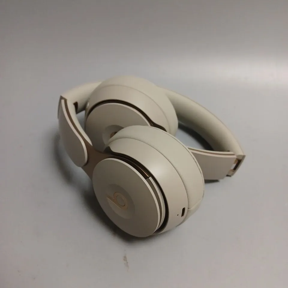 BEATS SOLO PRO WIRELESS OVER EAR HEADPHONES IN GREY