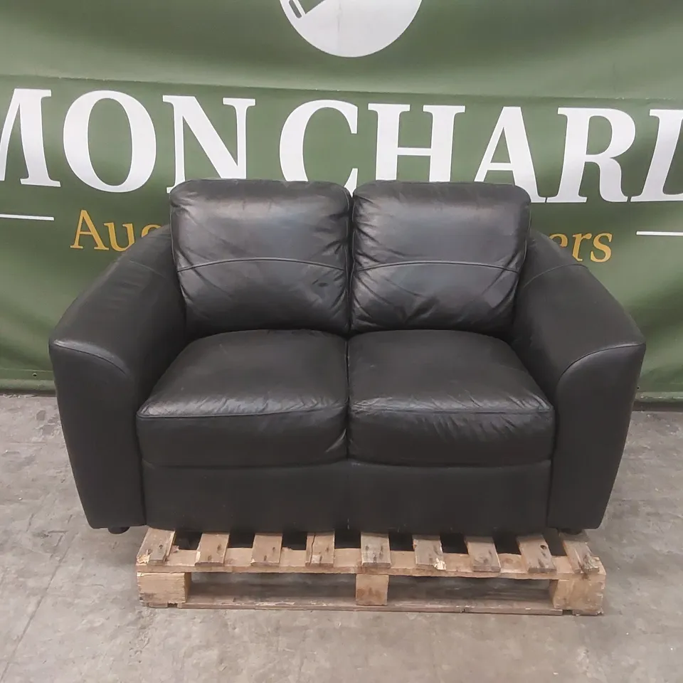 QUALITY DESIGNER LEATHER UPHOLSTERED 2-SEATER SOFA