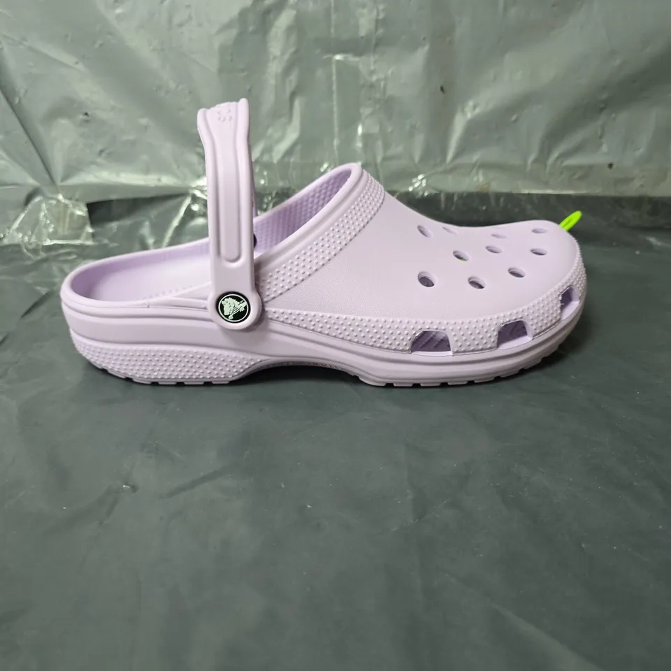 CROCS CLASSICS SANDALS - LIGHT PUPLE - SIZE M9 W10
