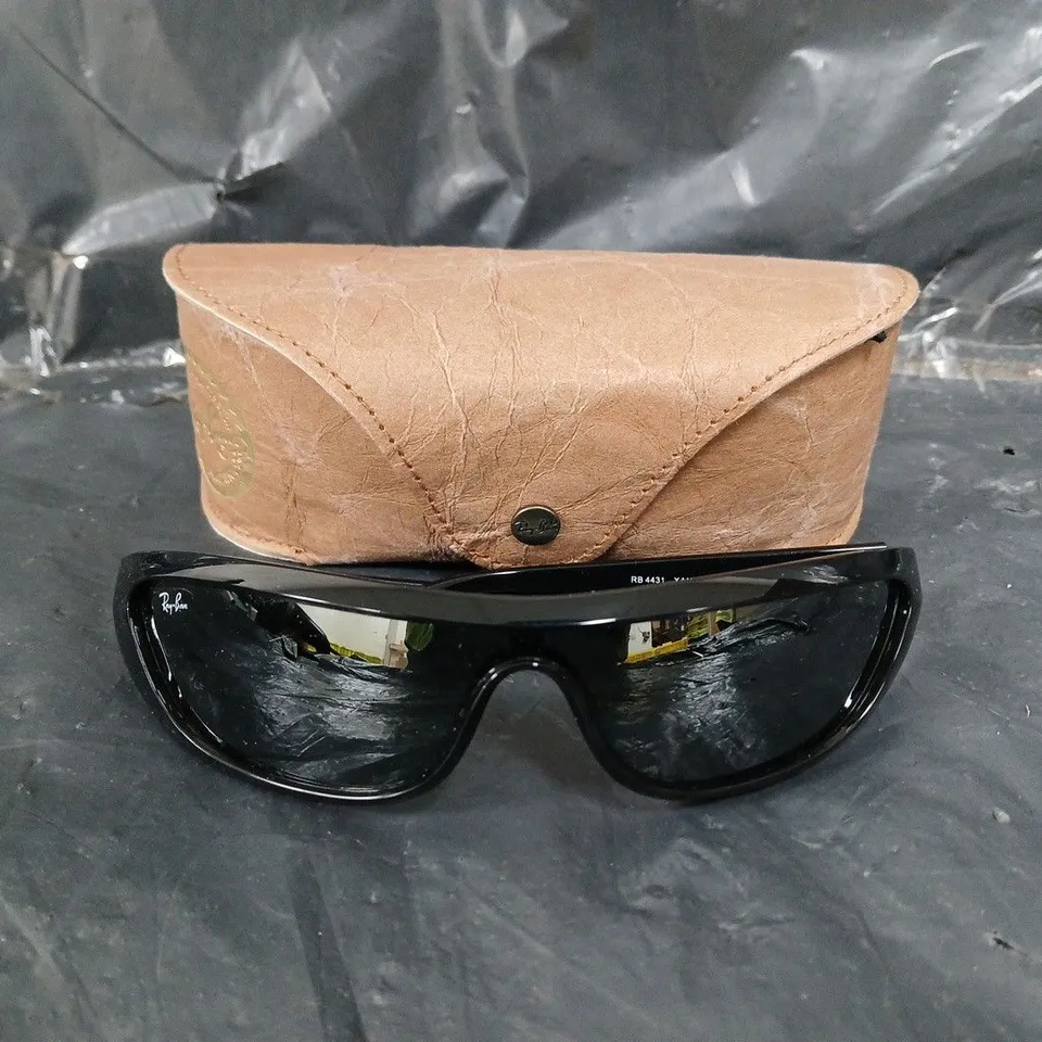 BOXED RAY-BAN RECTANGLE SUNGLASSES