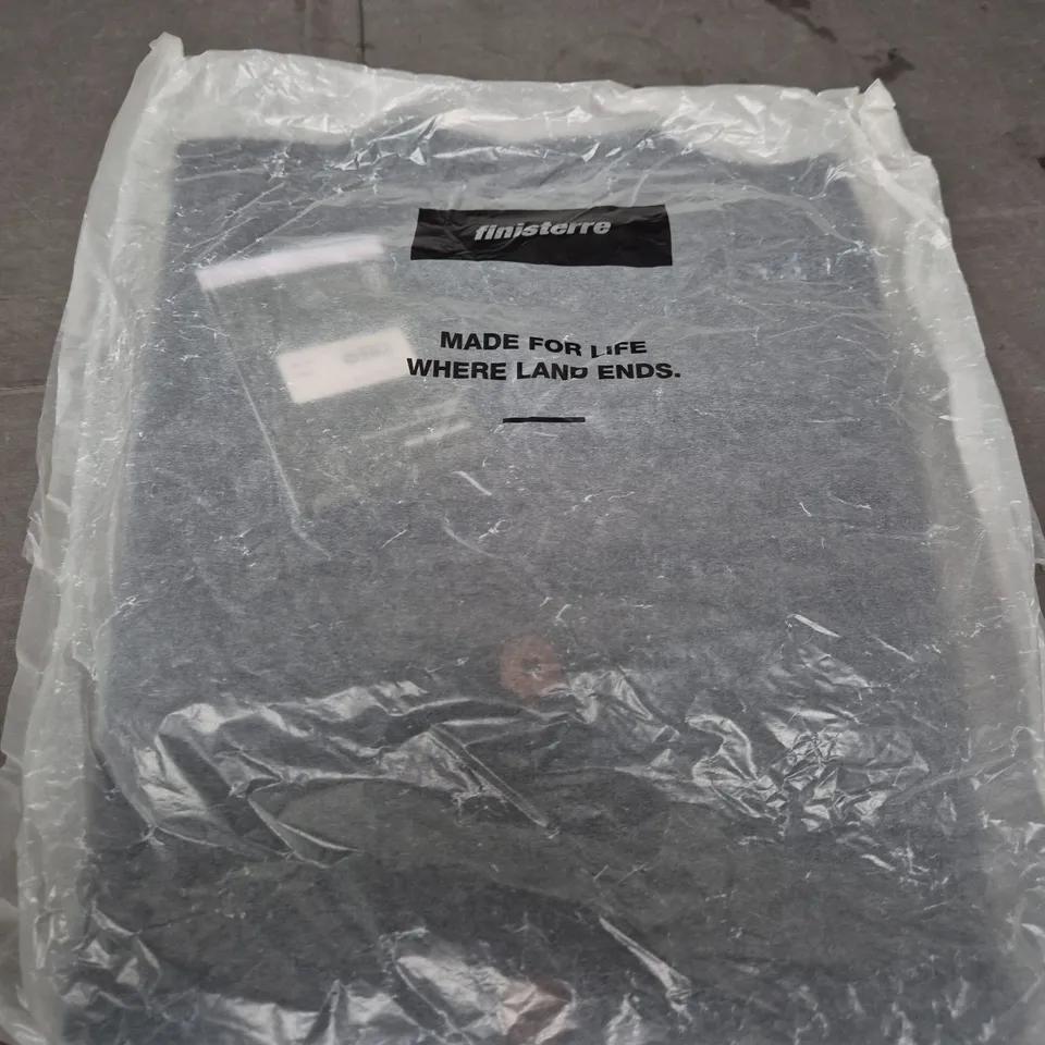 FINISTERRE COLOMBIA CARDI IN NAVY SIZE M 