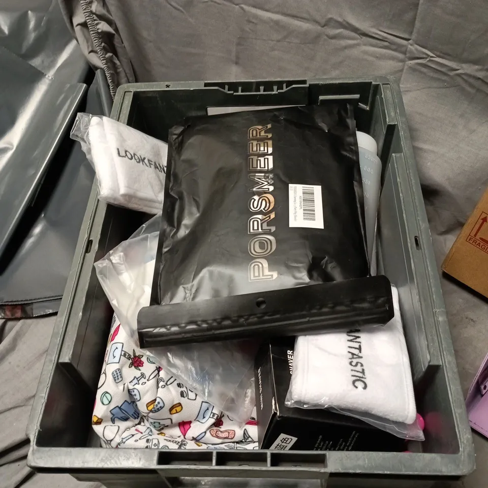 APPROXIMATELY 15 ASSORTED HEALTH AND BEAUTY ITEMS INCLUDING KEMEL NOSE HAIR TRIMMER, MAKE UP MIRROR AND NAIL CARE SET