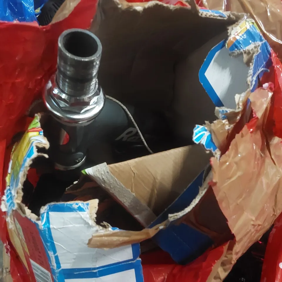 PALLET CONTAINING A LARGE QUANTITY OF ASSORTED ITEMS INCLUDING AIRFRYER AND TOY CAR PARTS ECT