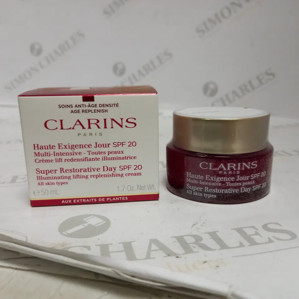 CLARINS SUPER RESTORATIVE DAY SPF 20