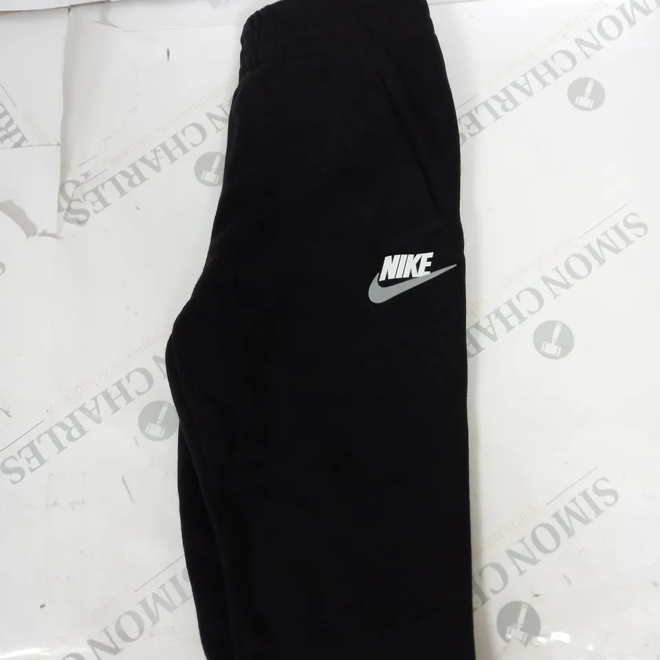 NIKE LOGO FLEECE TRACKSUIT BOTTOMS SIZE 4-5 YEARS - KIDS