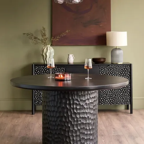 BOXED DANETTI KNOX BLACK WOOD 6 SEATER ROUND DINING TABLE (2 BOXES)