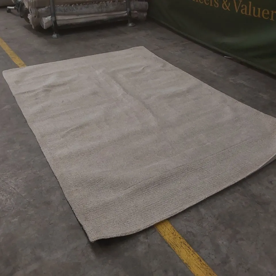 QUALITY DESIGNER AREA RUG - APPROXIMATELY 285 x 200cm