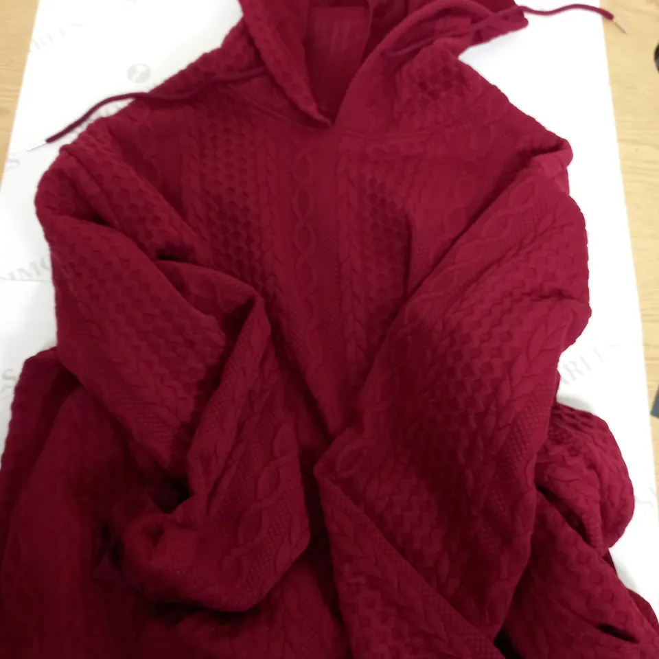 LARGE QUANTITY OF CLOTHING ITEMS TO INCLUDE , SWEATERS, JEANS, T-SHIRTS, ETC