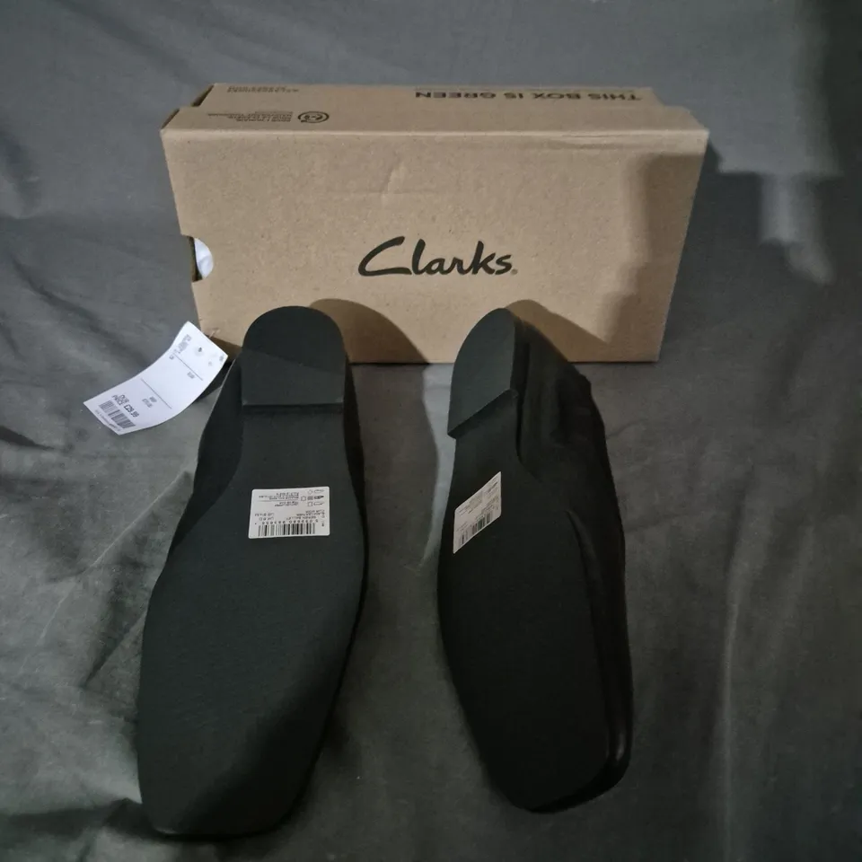 BOXED PAIR OF CLANKS BEREN BALLET BLACK UK 6