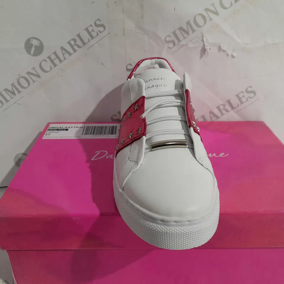 DANNII MINOGUE WHITE/PINK LEATHER BUNGEE LACE TRAINER - SIZE 4